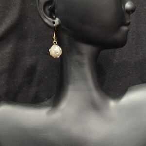 Elegant Gold and Pearl Drop Earrings